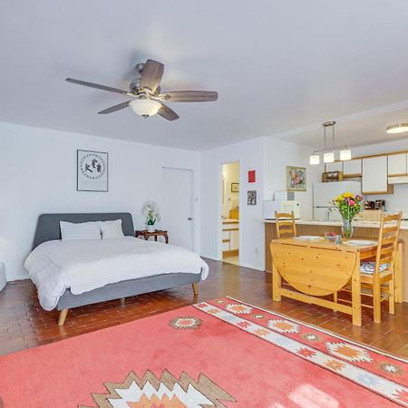 Cozy Santa Fe Studio With Courtyard And Fireplace Apartment Exterior photo